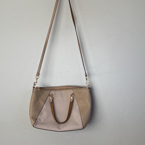 🗝🤍 COACH crossbody bag (Straps included) the perfect summer bag is here!!!! - Picture 4 of 13